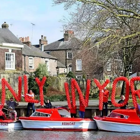 The Riverside At Woodsmill Quay With Parking York Exterior photo