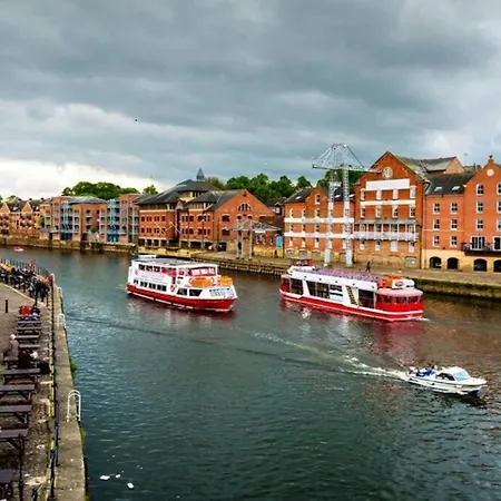 The Riverside At Woodsmill Quay With Parking York Exterior photo