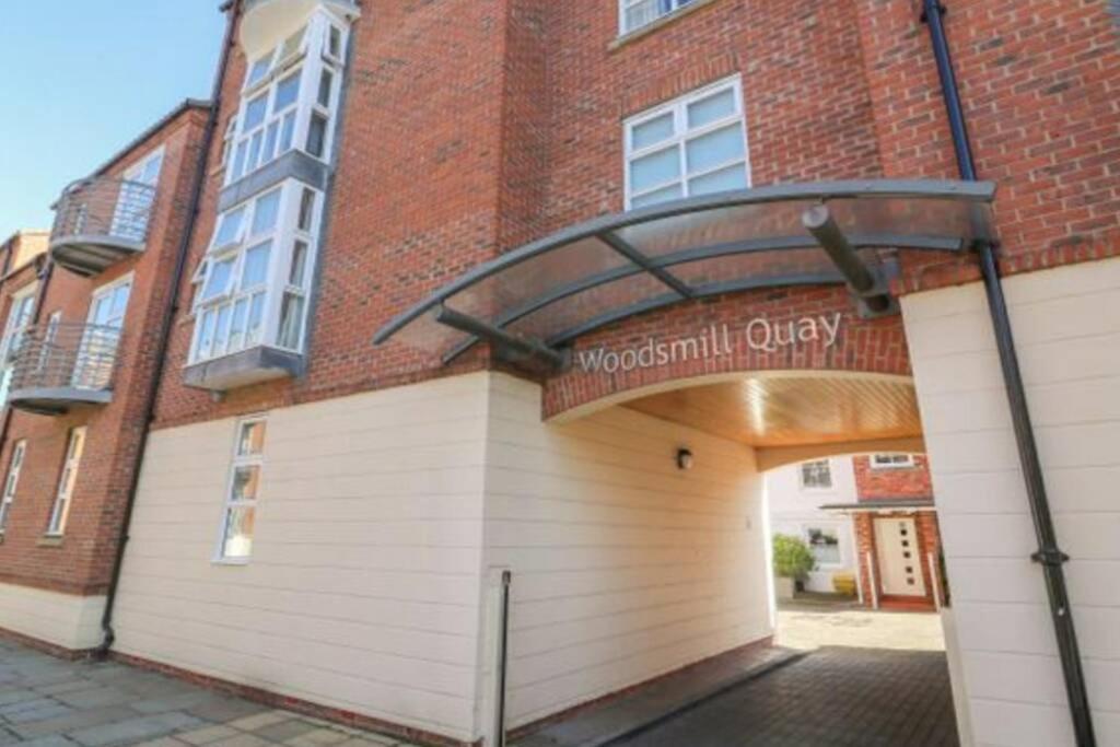 Апартаменты The Riverside At Woodsmill Quay With Parking Йорк