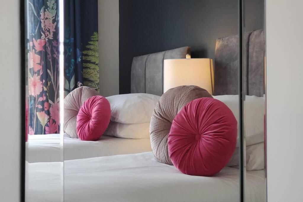 Апартаменты The Riverside At Woodsmill Quay With Parking *