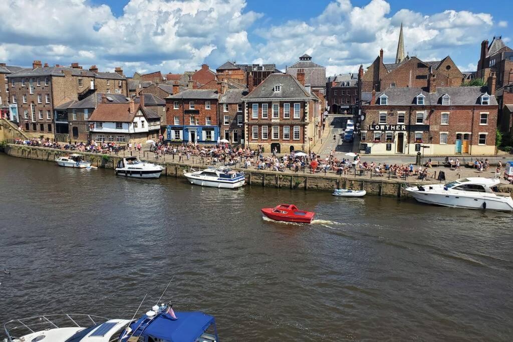Апартаменты The Riverside At Woodsmill Quay With Parking
