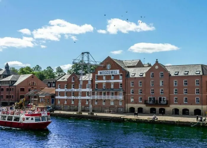 The Riverside At Woodsmill Quay With Parking