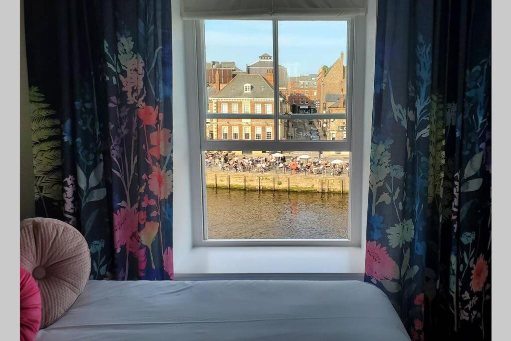 Appartamento The Riverside At Woodsmill Quay With Parking